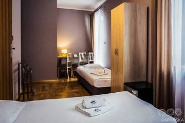 Фото номера Стандартный трехместный номер Отель Caryńska Resort &amp; SPA г. Лютовиска 2